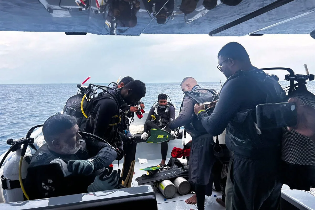 Maldives Military Diver Dies During Recovery Mission for Italian Tourists in Sea Cave