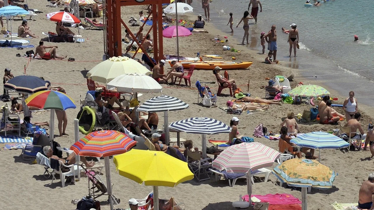 Man Dies After Brawl Over Lounge Chairs at Vouliagmeni Beach Near Athens