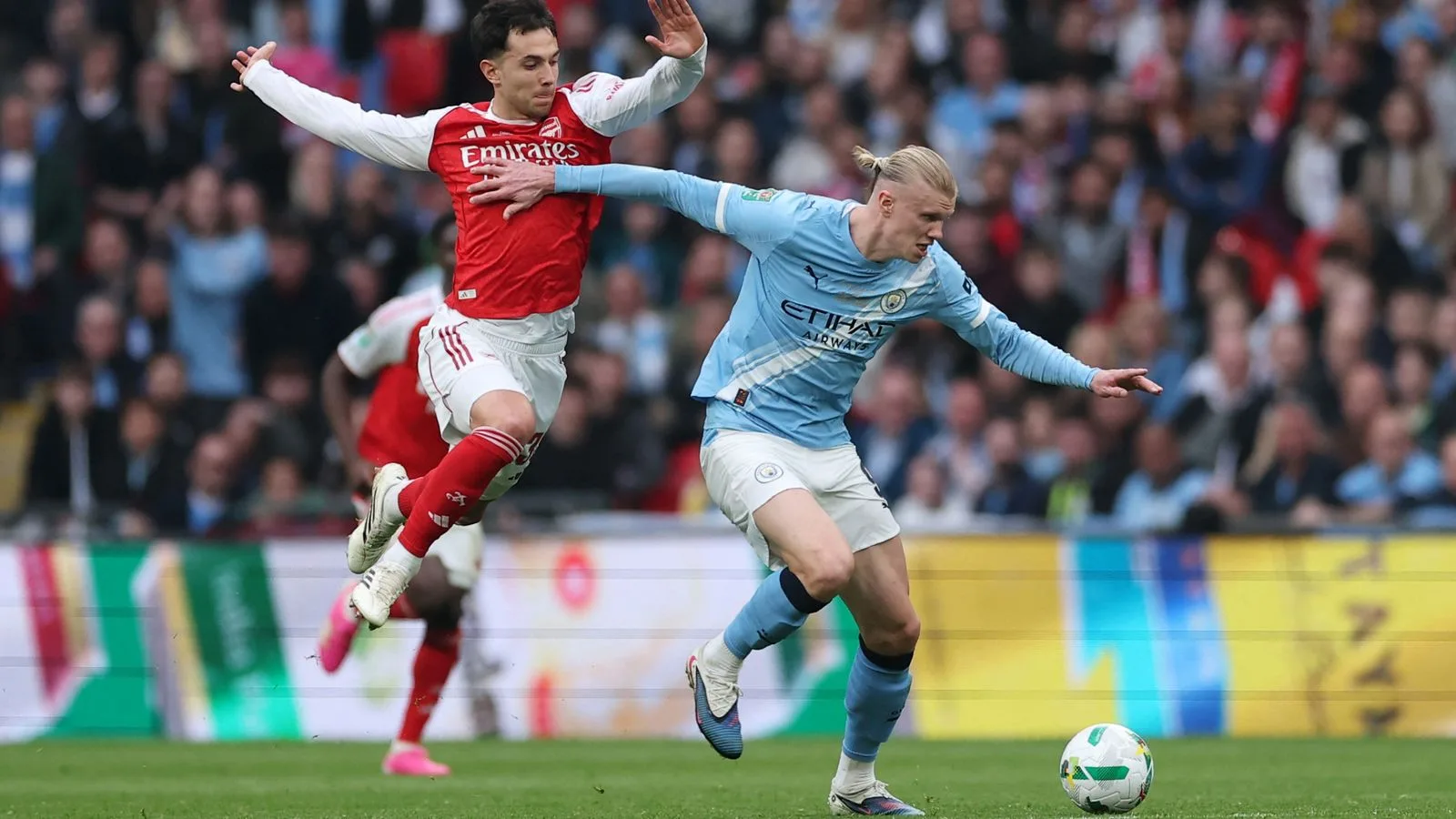 Manchester City Defeat Arsenal 2-0 in Carabao Cup Final After Goalkeeper Incident