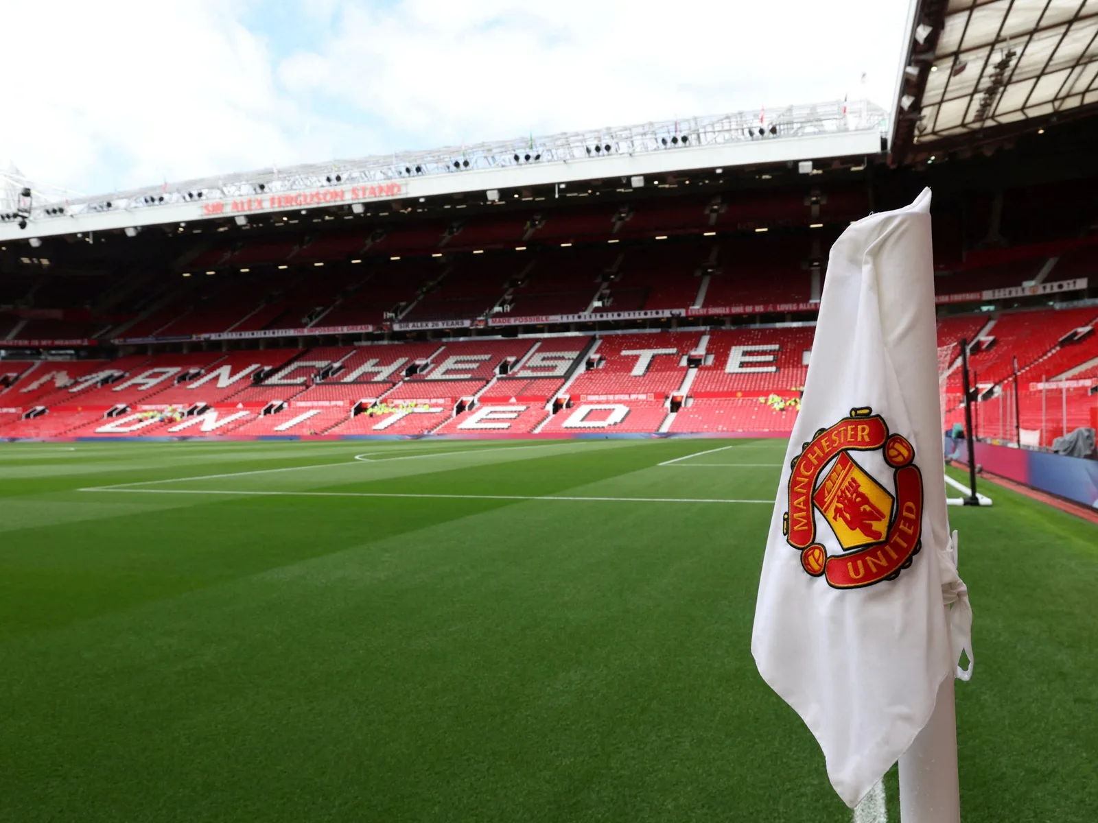Manchester United Reports Over £1bn Debt Despite Record Revenues and Stadium Spending