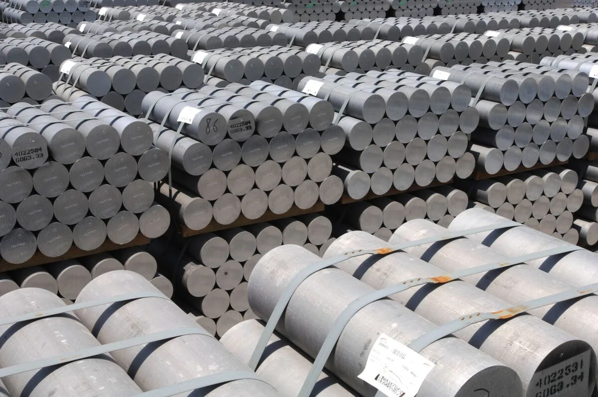 Mercuria Leads Surge in LME Aluminum Withdrawals Amid Strait of Hormuz Disruption