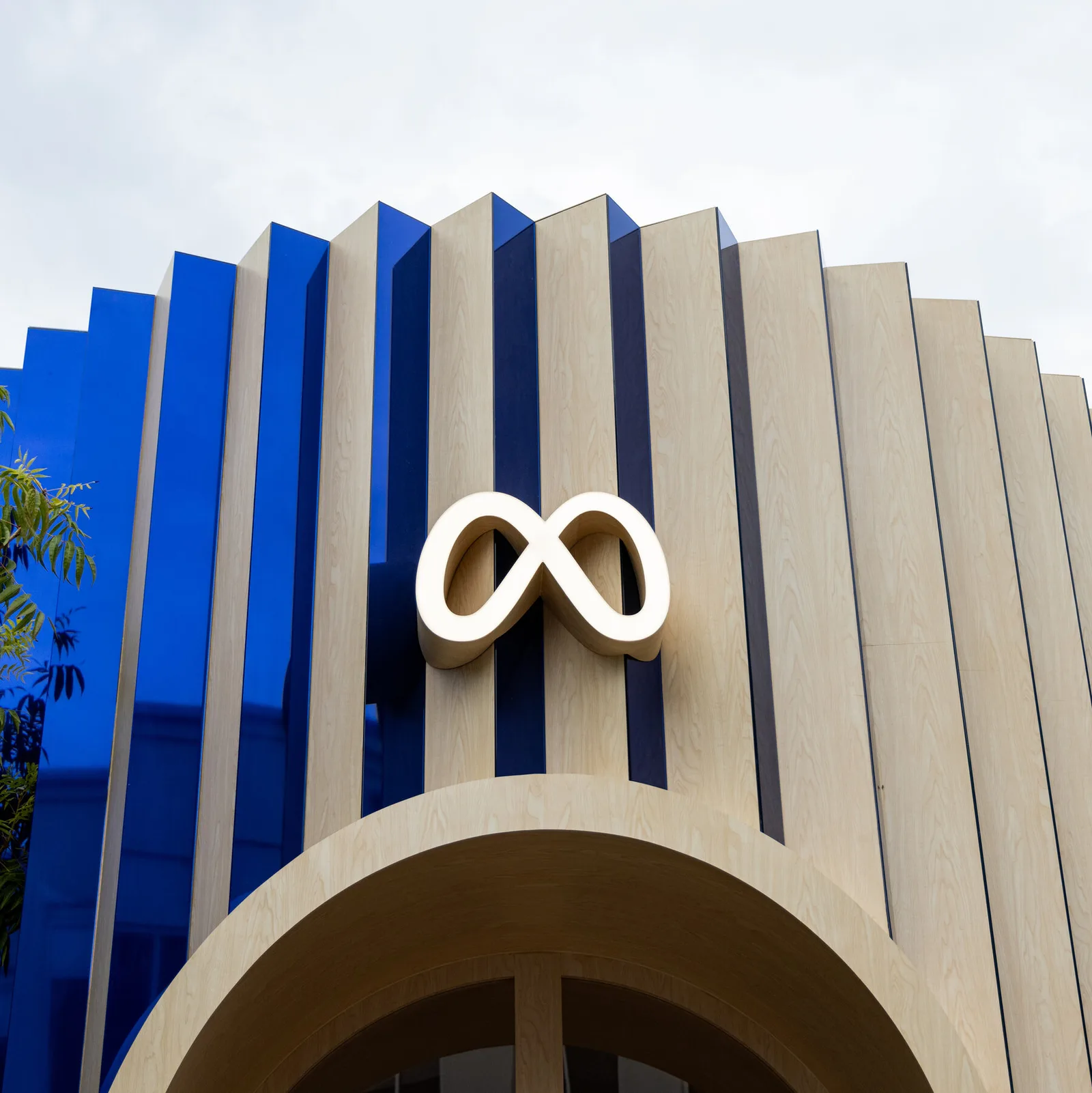 Meta Lays Off Hundreds of Employees Amid Increased AI Investment