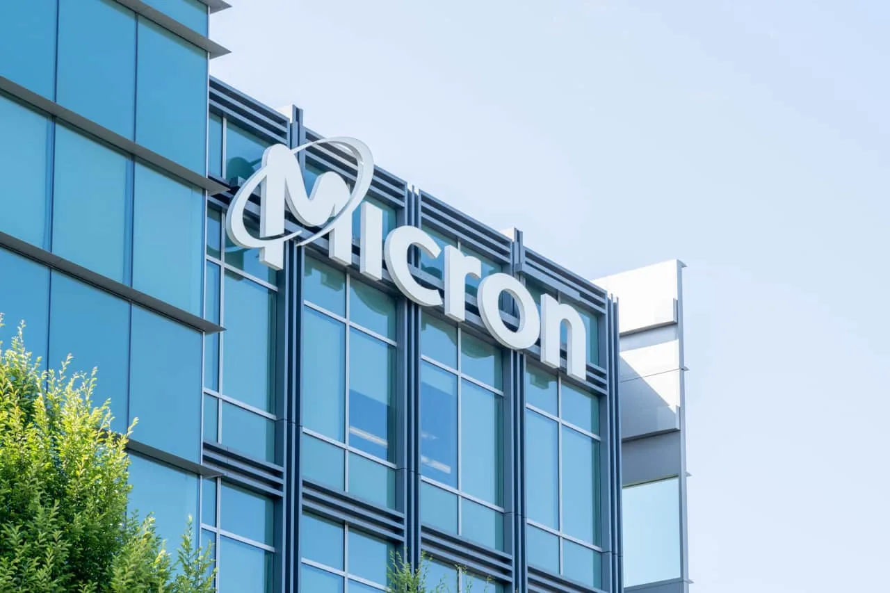 Micron Announces Memory Supply Deal With Anthropic Amid Stock Momentum