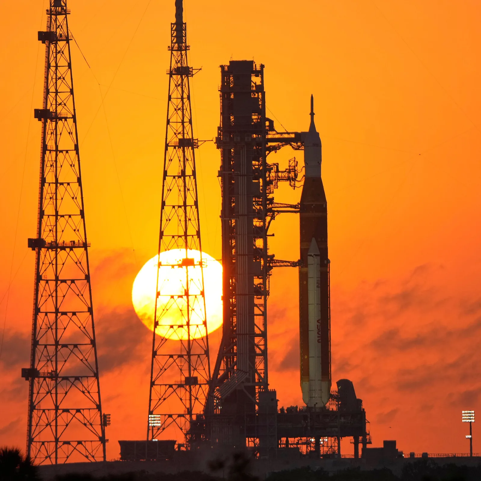 NASA Announces $20 Billion Lunar Base Plan, Halts Gateway Station Project