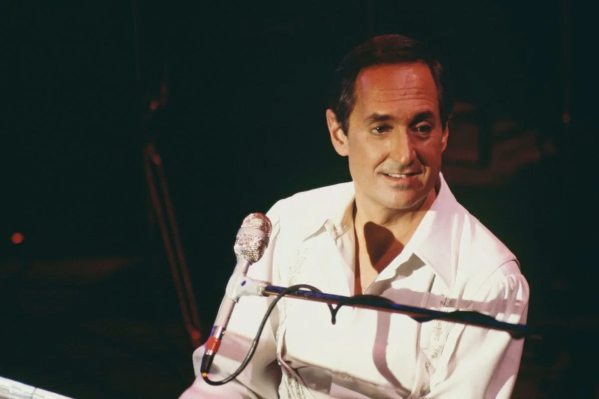 Neil Sedaka, Singer-Songwriter Known for Pop Hits, Dies at Age 86