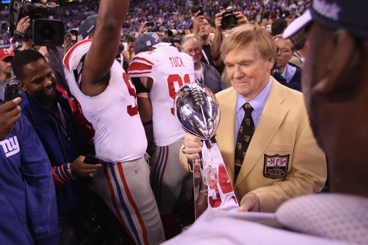 NFL Hall of Famer Raymond Berry Dies at Age 93