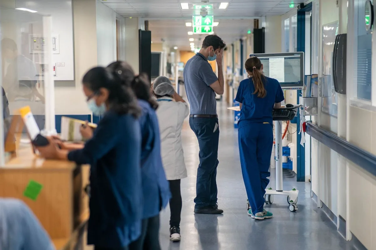 NHS Nurses Report Patient Deaths and Maggots in Wounds During UK Heatwaves
