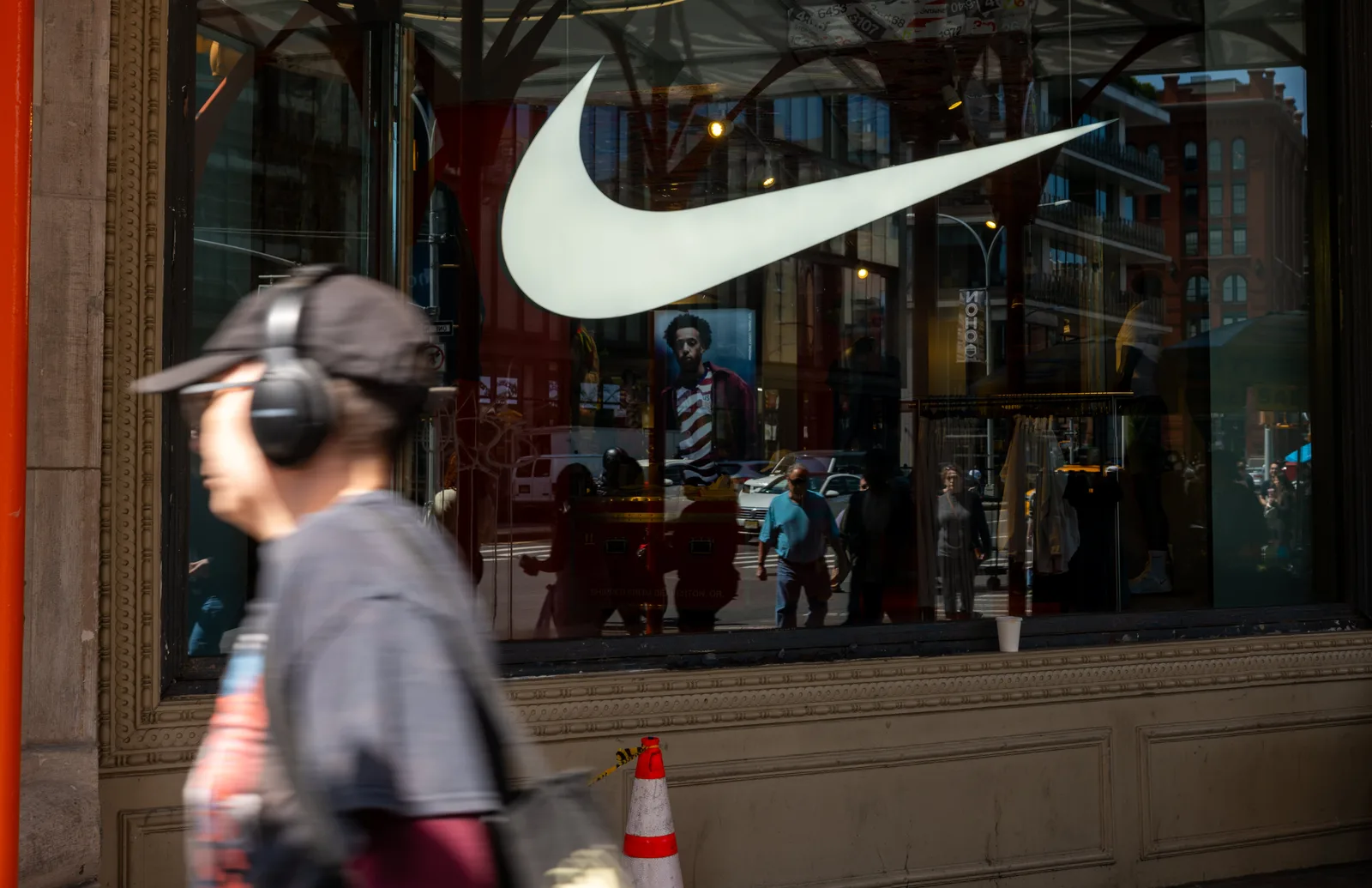 Nike Prepares to Report Earnings Amid Turnaround Strategy and Leadership Changes