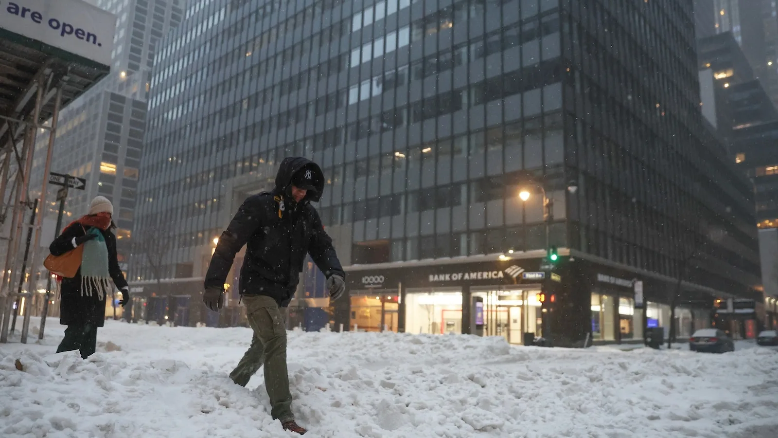 Northeast US experiences heavy snow and blizzard conditions after major storm