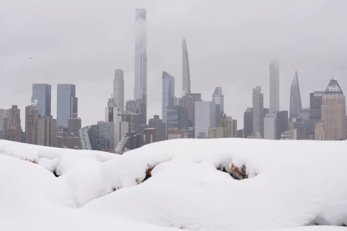 NYC Police Investigate After Officers Hit with Snowballs at Washington Square Park