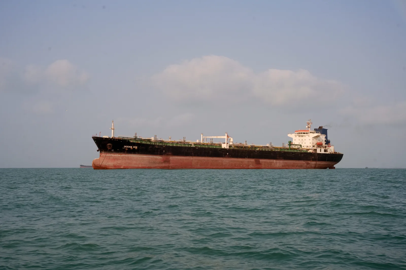 Oil Prices Rise as Tensions Persist and 'Dark' Tanker Activity Increases in Gulf