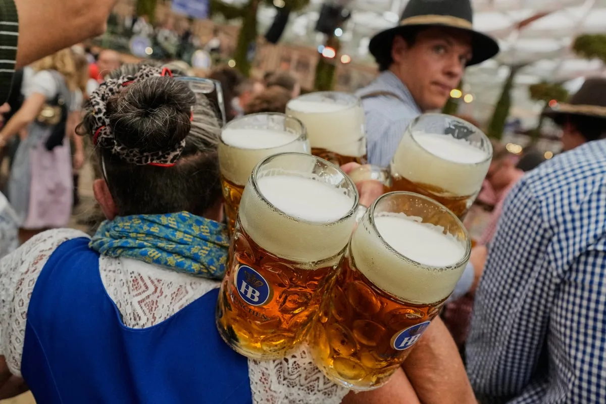 Munich's 191st Oktoberfest Begins With Traditional Keg Tapping Ceremony