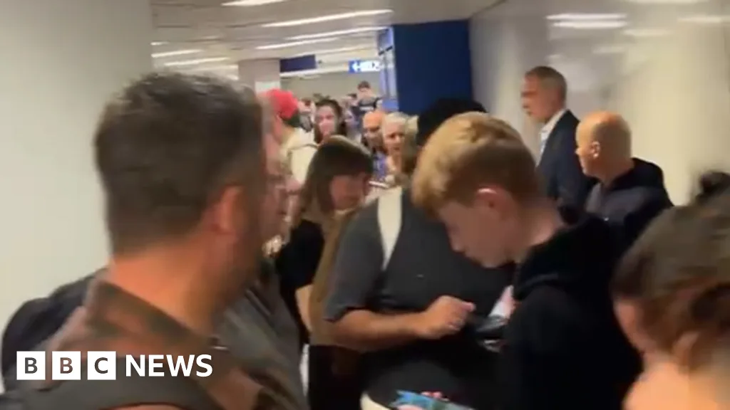 Over 100 EasyJet Passengers Miss Flights at Milan Linate Due to Border Delays