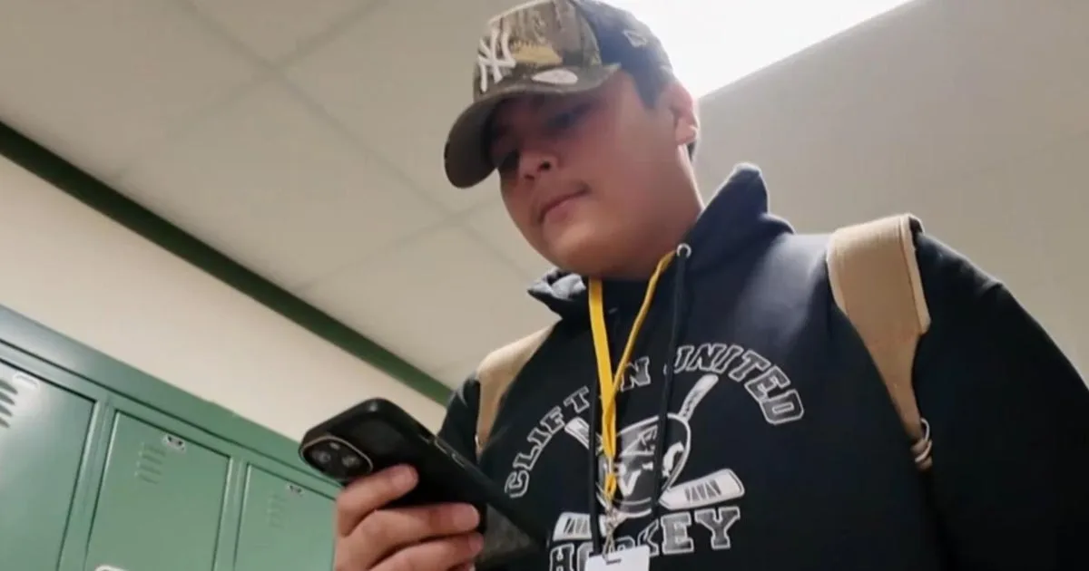 Parents Use Tools to Help Teens Reduce Prolonged Screen Time