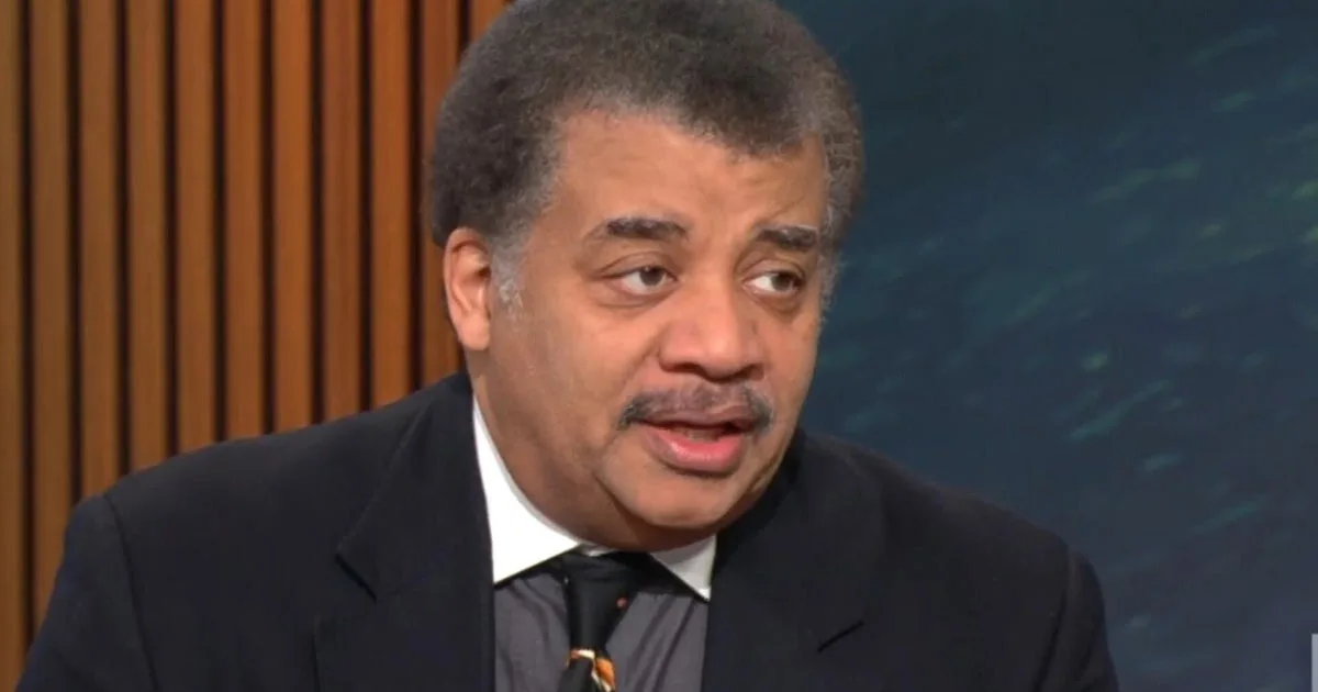 Pentagon Releases New UFO Files Detailing Military Encounters and Expert Reactions