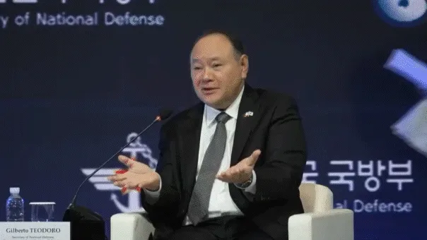 Philippines Defense Chief Reads Chinese Note During Speech at Seoul Defense Forum