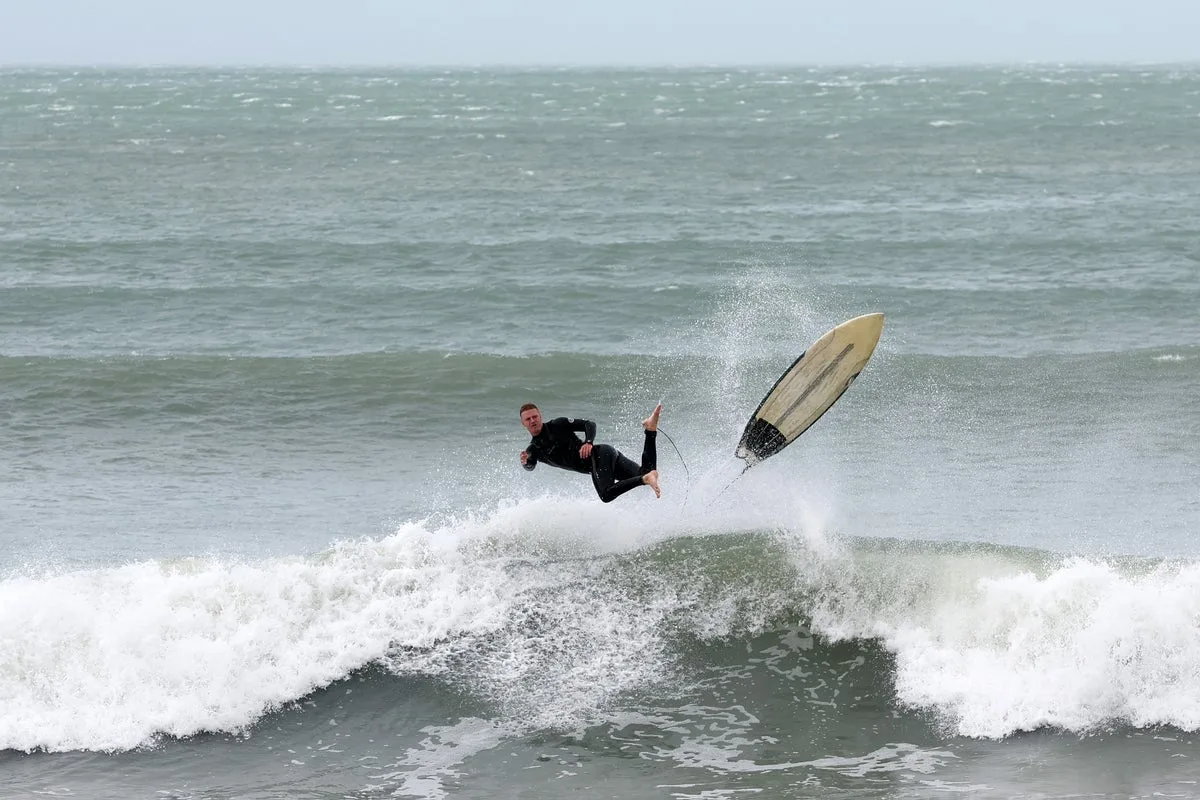 Photographer Bitten by Unknown Sea Creature at New Zealand Surf Competition