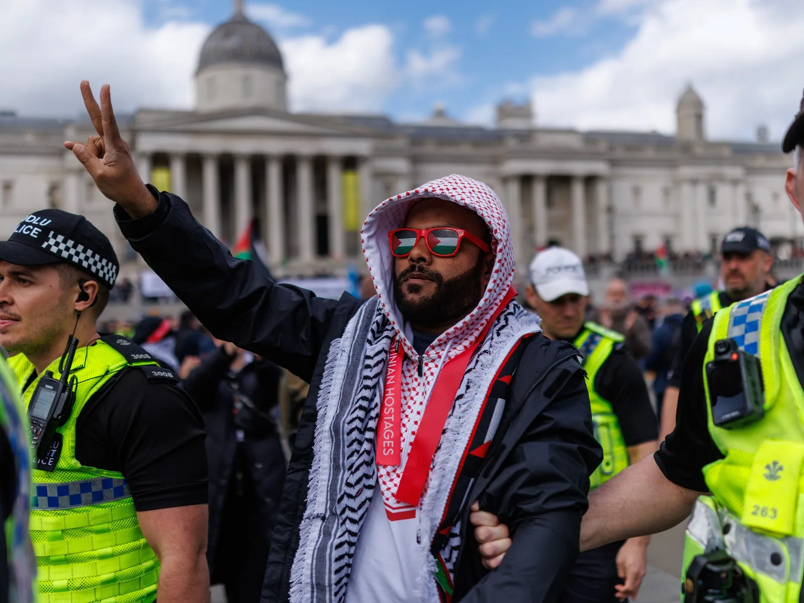 Police Arrest 14 at London Protests Over Israeli Property Event at Synagogue