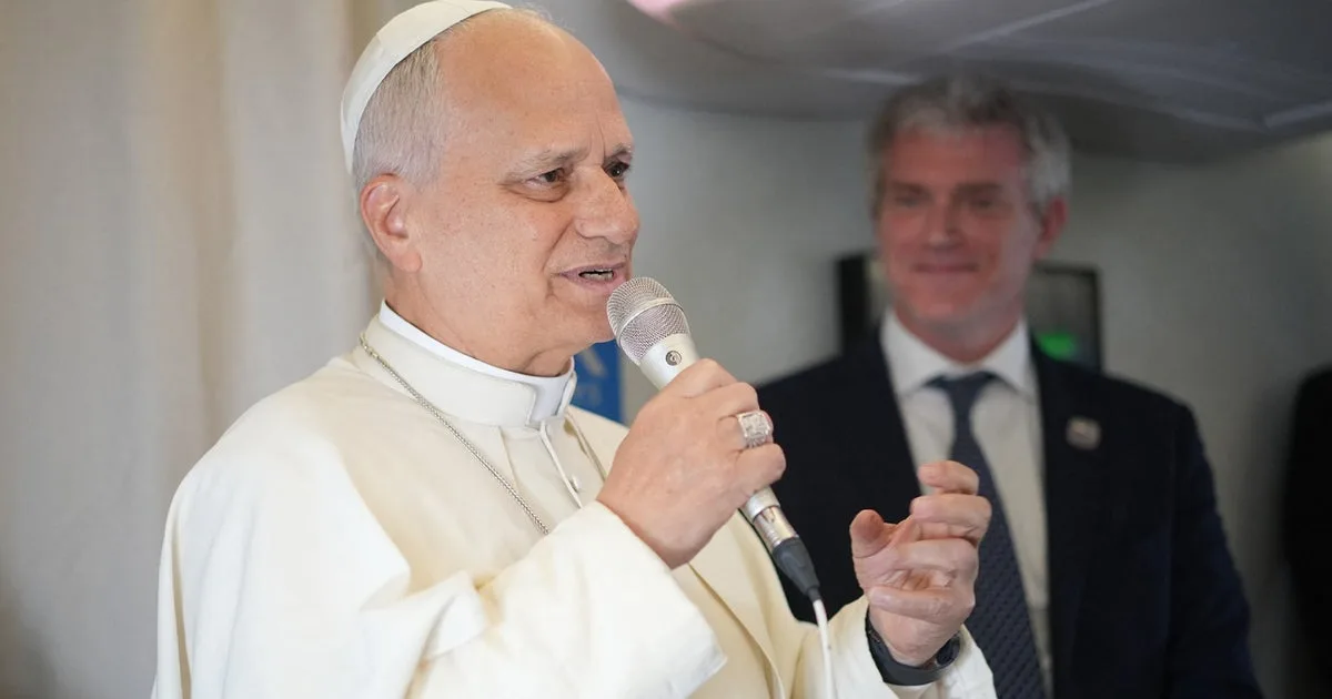 Pope Leo Calls for US-Iran Peace Talks and Condemns Executions After Africa Trip