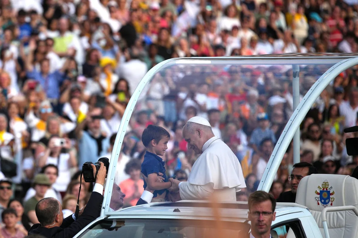 Pope Leo XIV’s Return to Rome Delayed After Plane Technical Issue in Spain