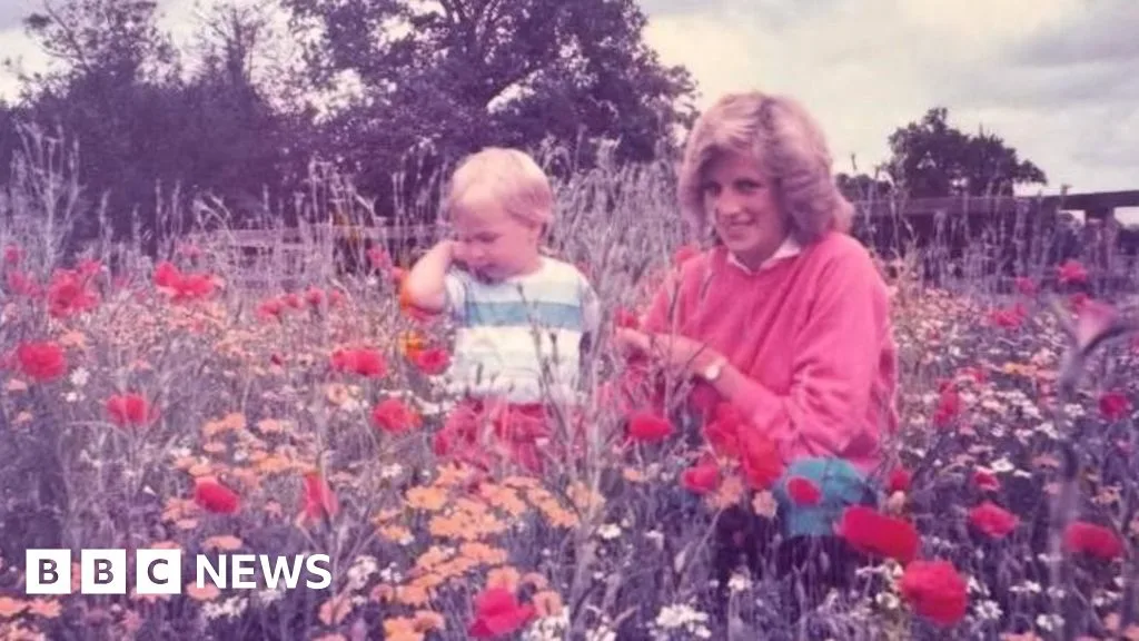 Prince William Shares Unseen Photo of Princess Diana for Mother's Day Tribute