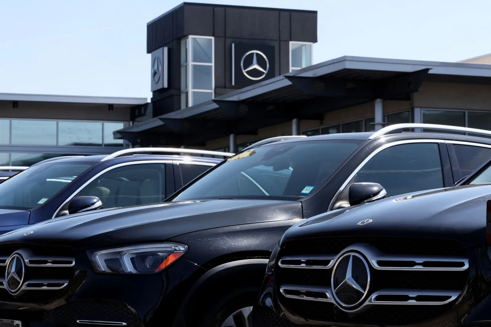 Proposed U.S. Bill May Bar Automakers Linked to Chinese Ownership, Affecting Mercedes-Benz