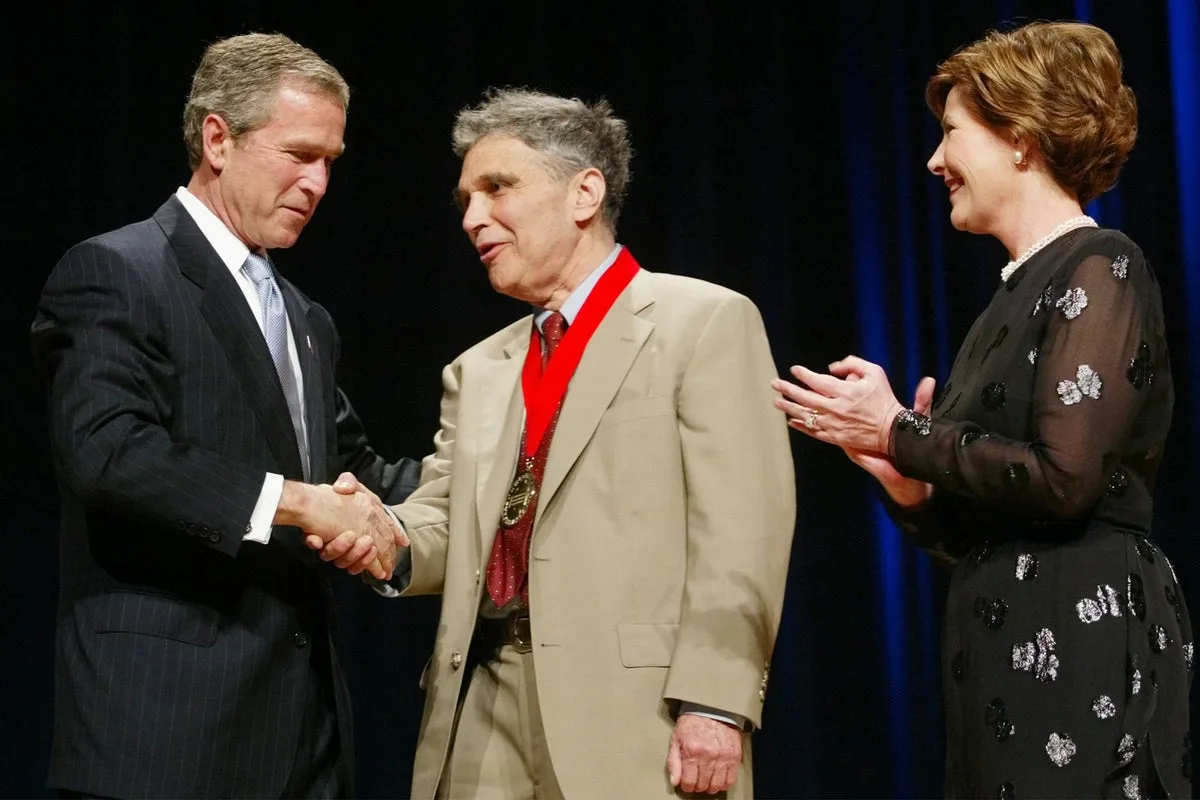 Pulitzer Prize-Winning Psychiatrist Robert Coles Dies at Age 97