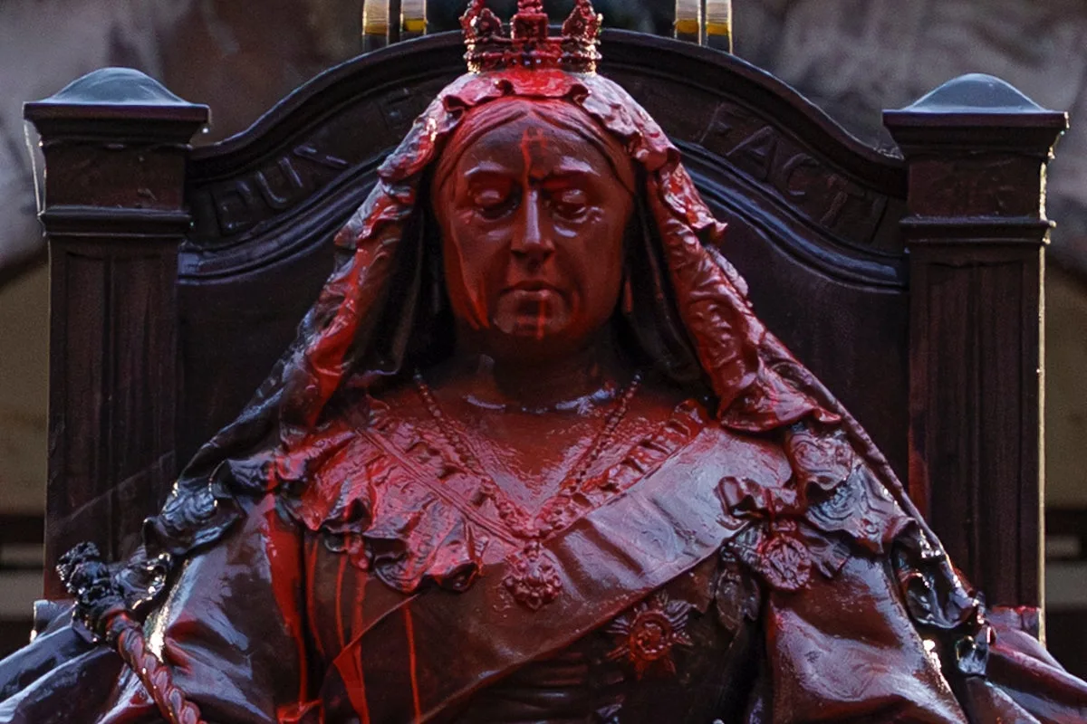 Queen Victoria statue in Belfast vandalised with red paint