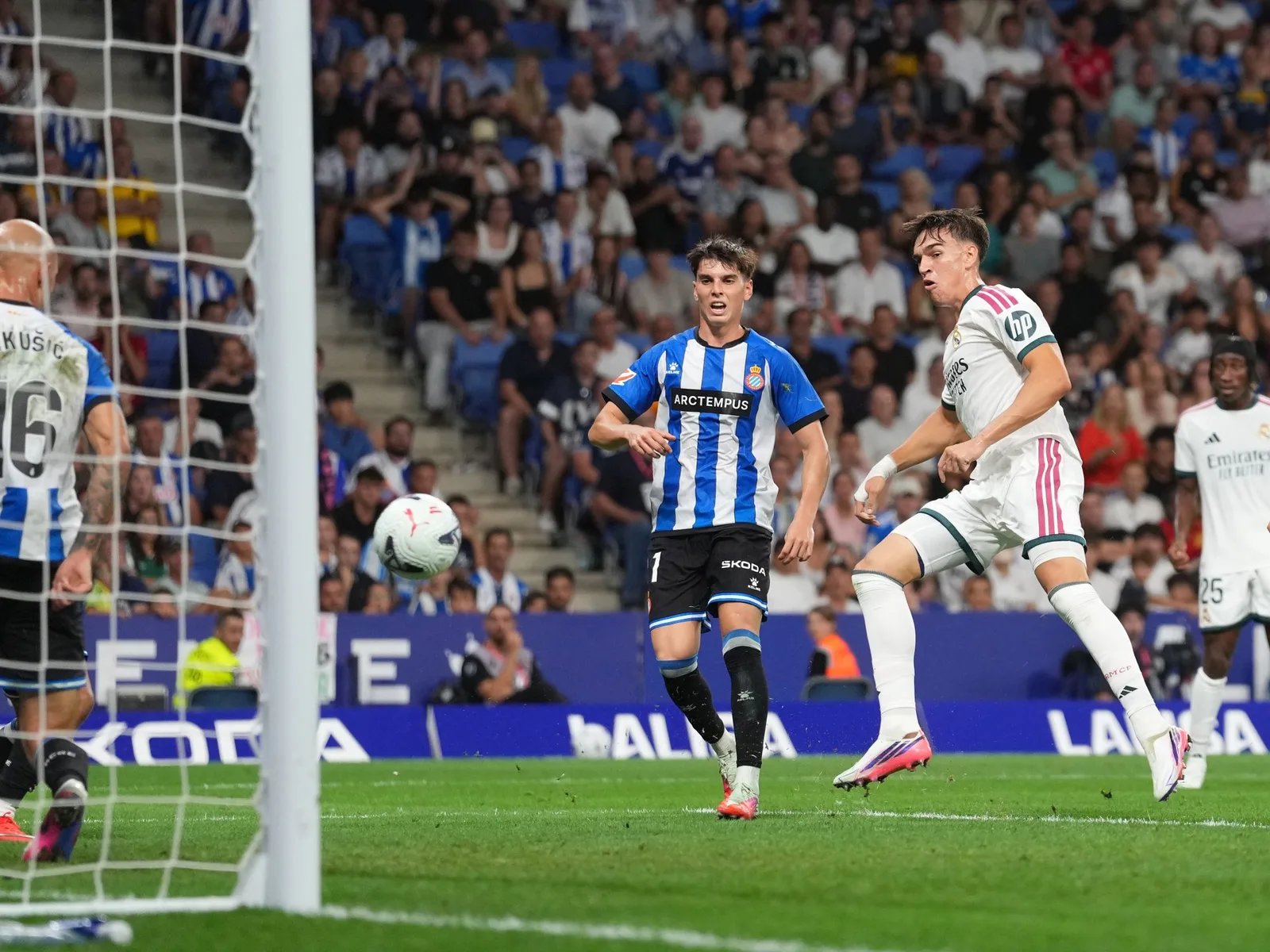 Real Madrid Secure 2-1 Victory Over Espanyol in Mourinho’s Return Match