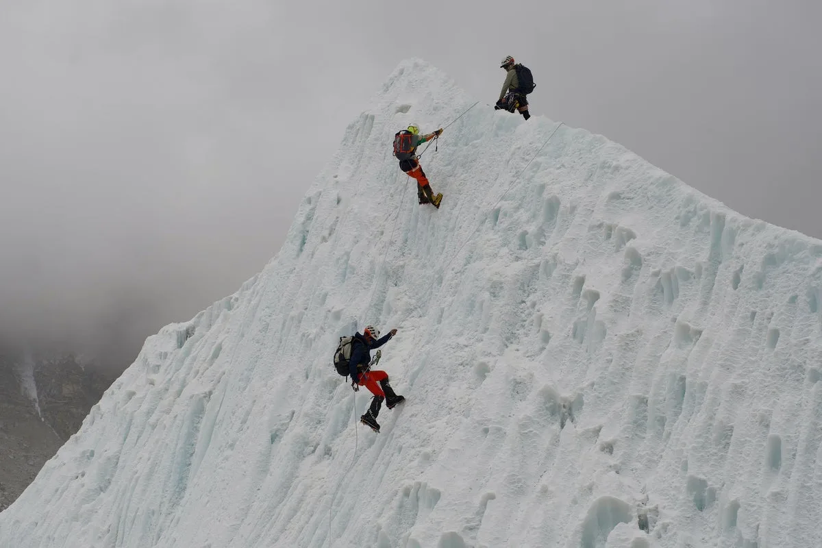Record 274 Climbers Reach Mount Everest Summit in Single Day