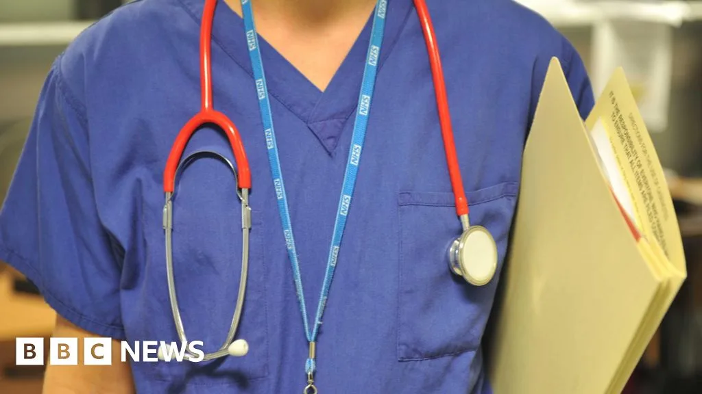 Report Recommends NHS Staff Be Banned from Wearing Pro-Palestinian Badges