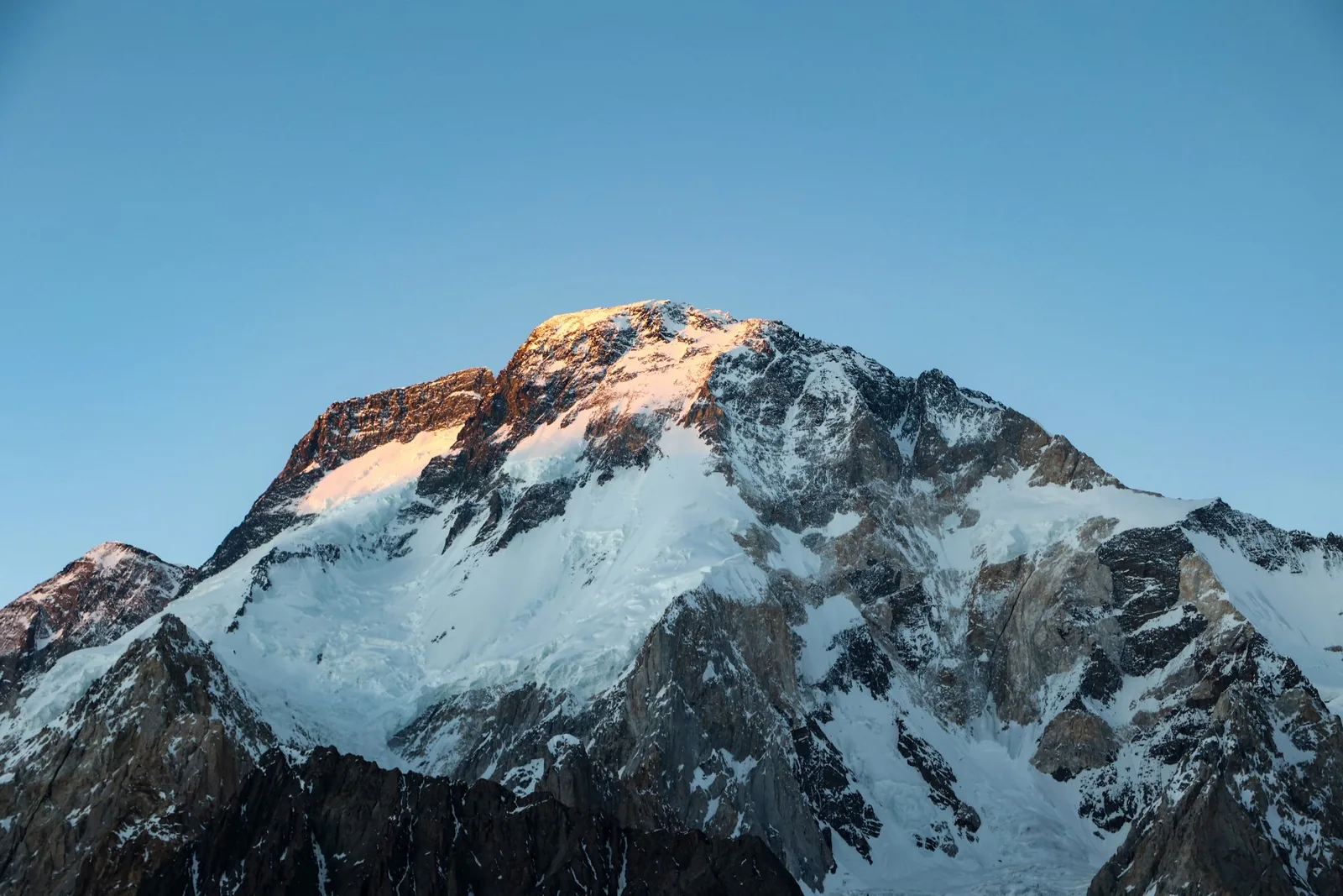 Bodies Recovered After Avalanche on Broad Peak as Search for Missing Climbers Continues