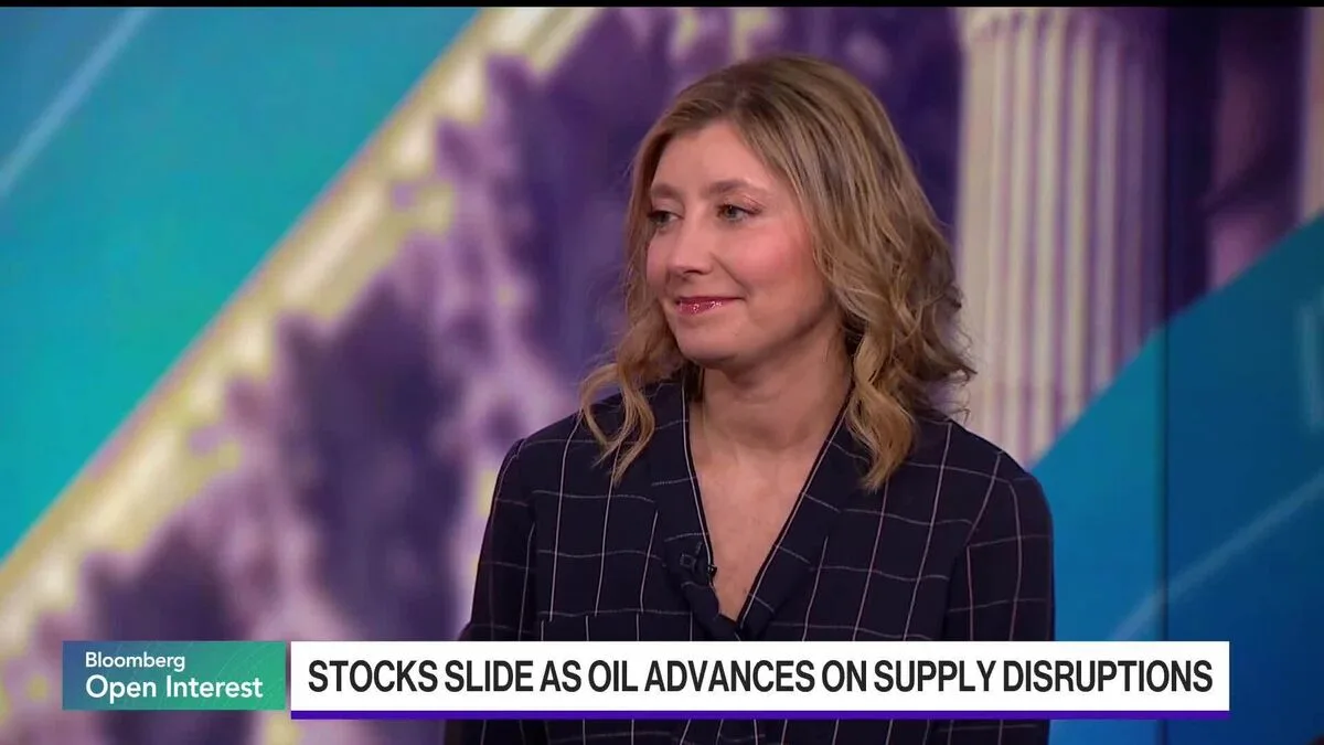 Robinhood CIO Warns Credit Cycle at Critical Point Amid Inflation, High Rates