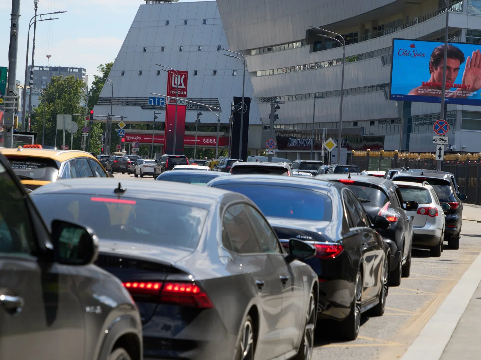 Russia Faces Fuel Crisis After Ukrainian Drone Strikes Target Energy Infrastructure