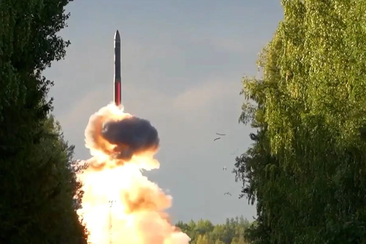 Russia Launches Nuclear-Capable Missile Following Reported Ukrainian Strike on Oil Refinery