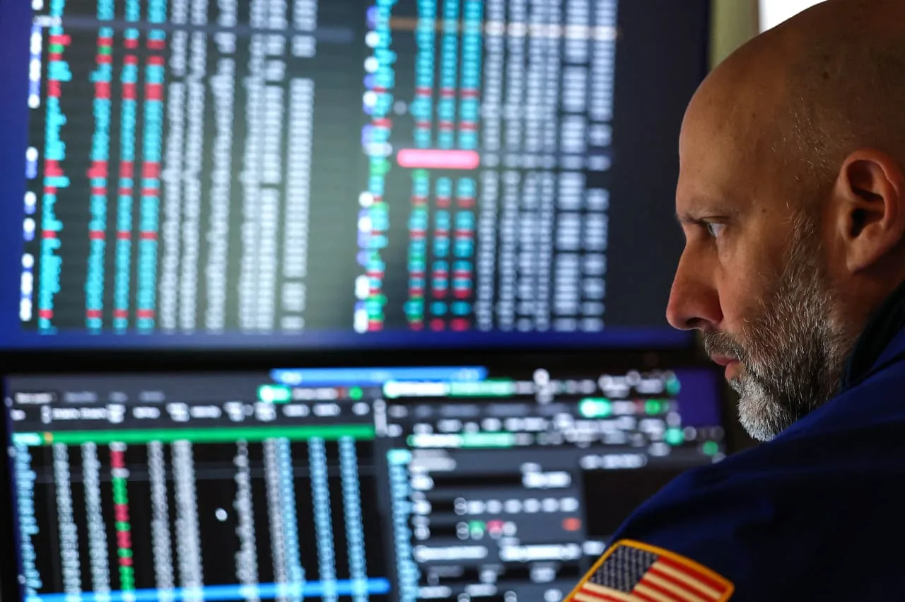 S&P 500 Slips as Semiconductor Stocks Decline Amid China Chip Industry Developments