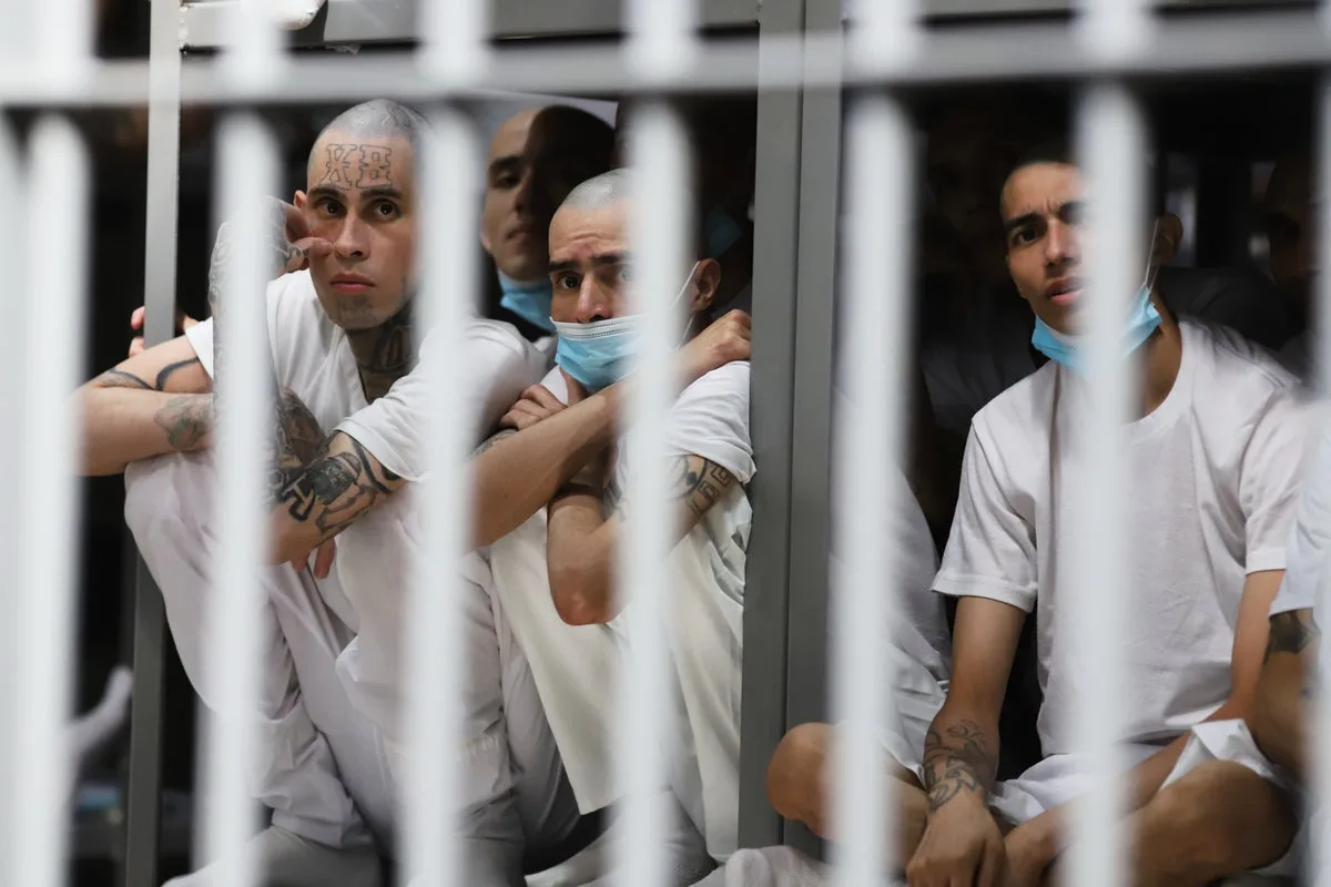 Salvadoran Deportees Reportedly Detained Without Contact in El Salvador Prisons