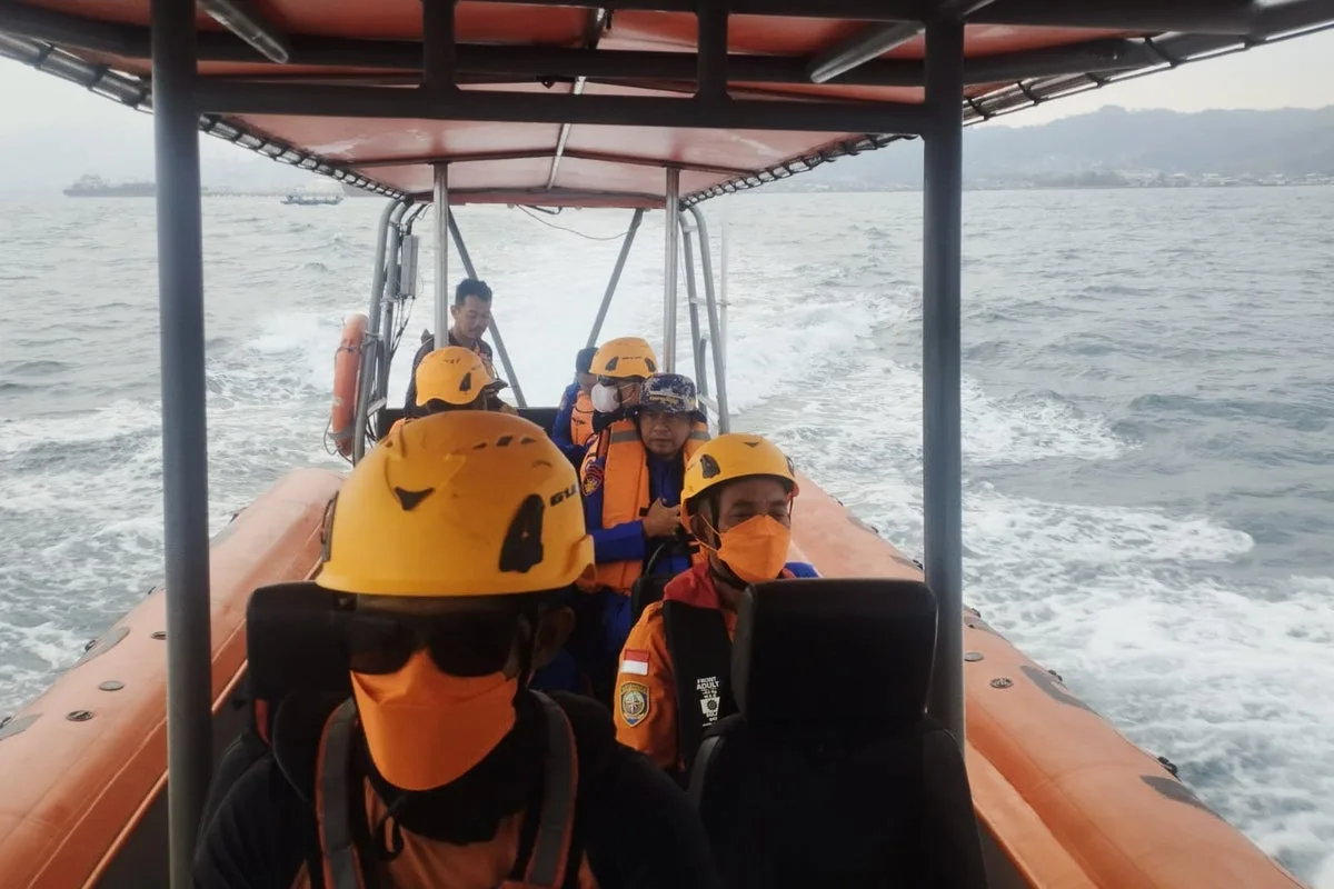 Search Underway for Missing Journalists Near Anak Krakatau Volcano