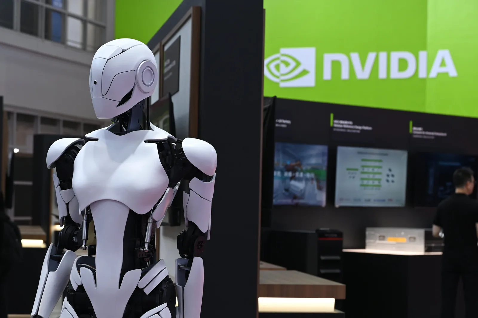 Semiconductor Stocks Face Volatility Amid Sector Scrutiny and Investment News