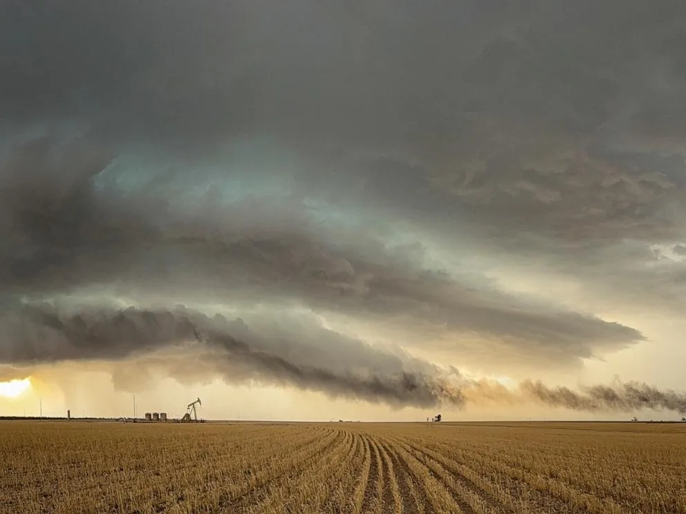 Severe Weather Threatens Plains and Midwest With Tornadoes and Large Hail