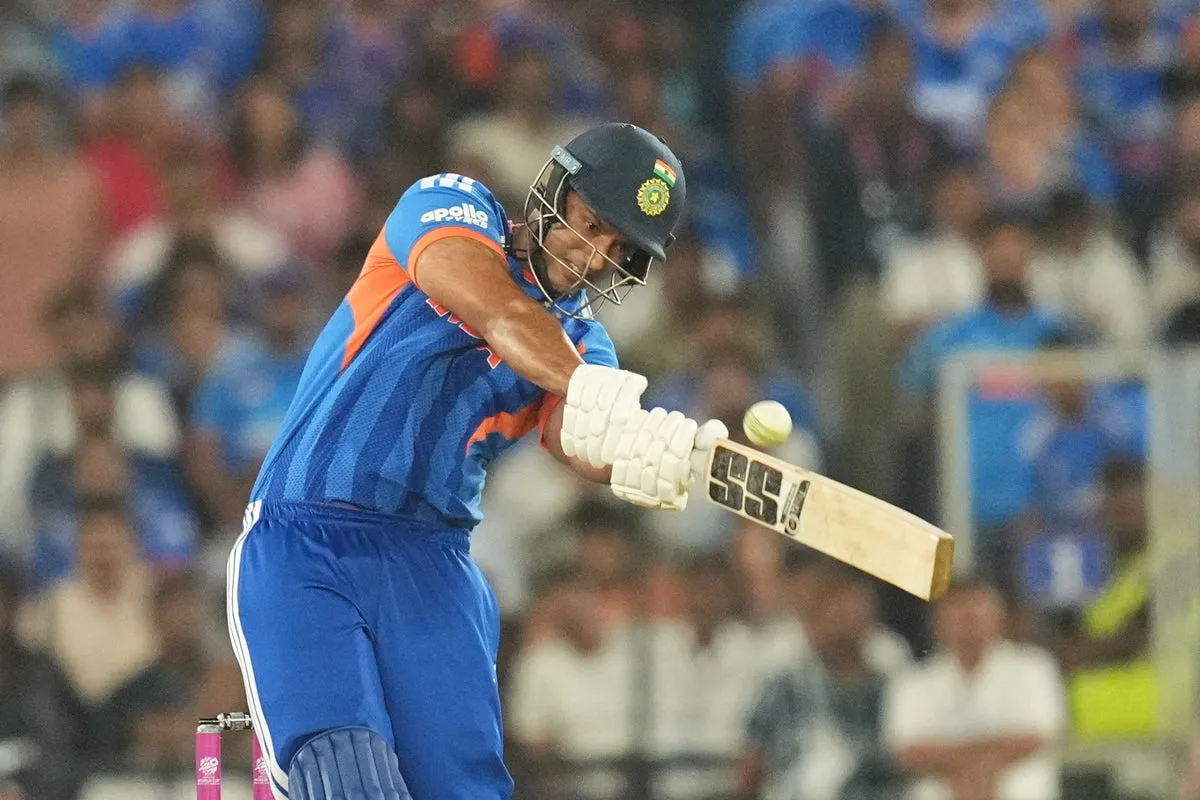 Shivam Dube's Wife Assists Him Amid Fan Crowd on Train After T20 World Cup Win