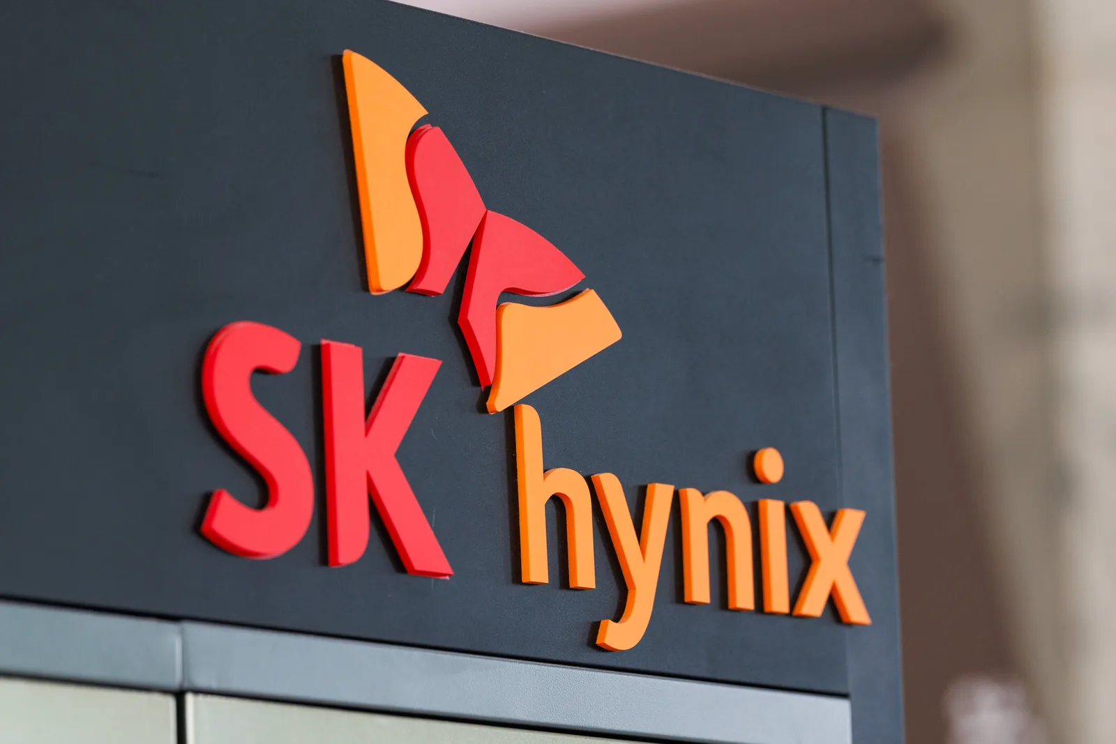 SK Hynix and Korean Chipmakers Lead Semiconductor Stock Selloff in Asia