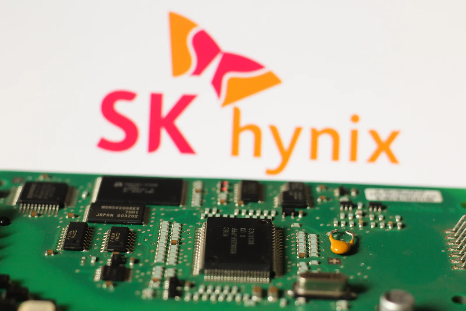 SK Hynix Reaches $1 Trillion Market Valuation Amid AI Memory Chip Surge