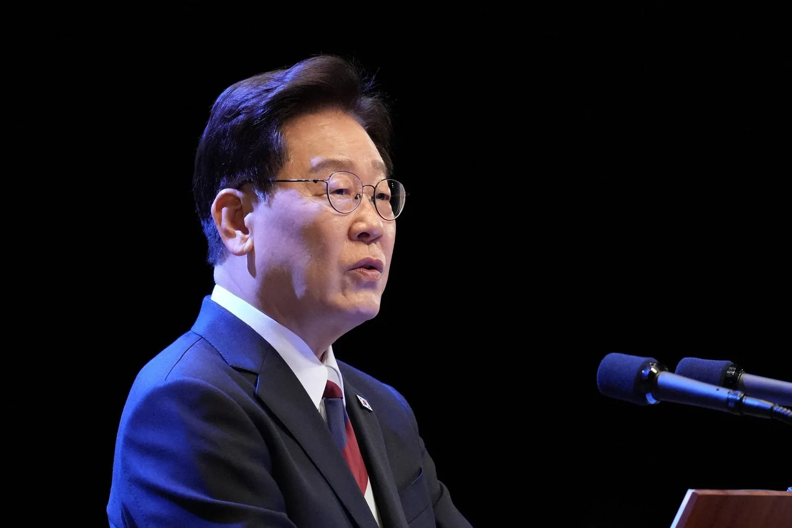 South Korean President Proposes Talks With North Korea to Formally End Korean War