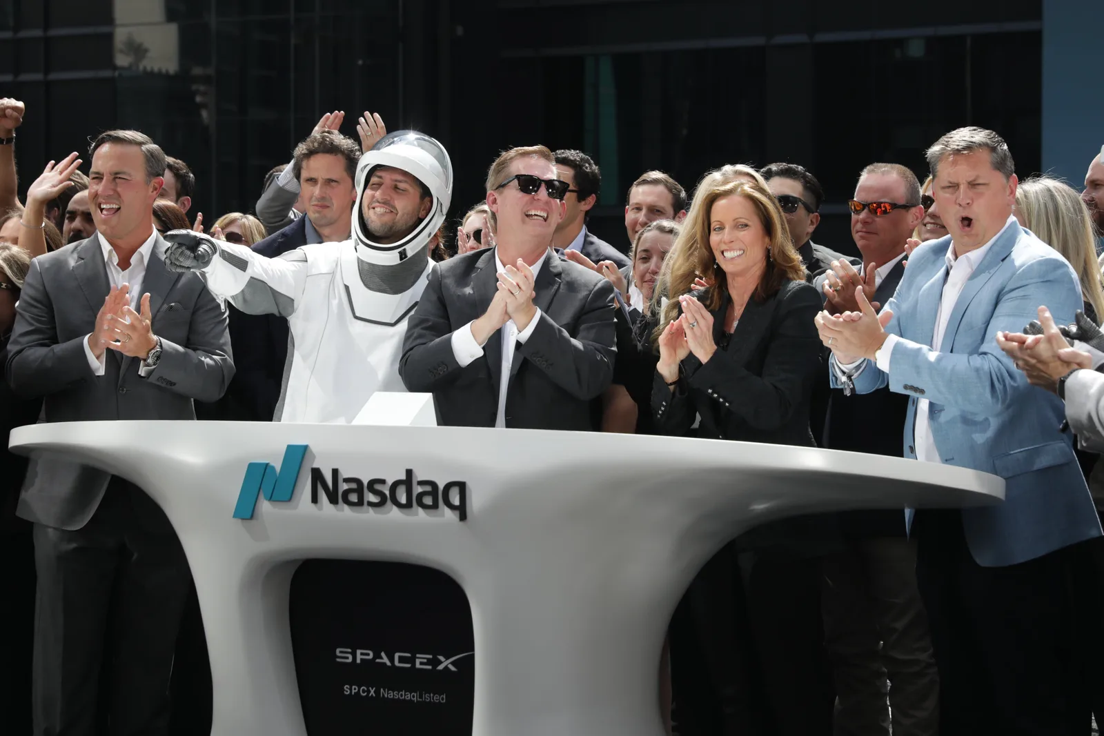 SpaceX Debuts on Public Markets Amid Strong Investor Demand and Governance Scrutiny
