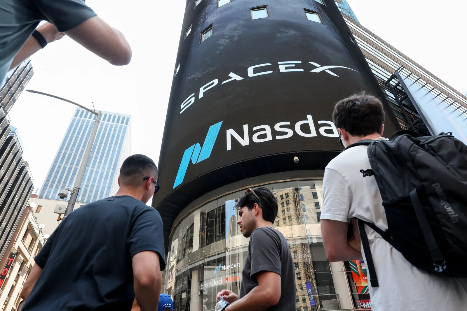 SpaceX Releases First Earnings Report Amid Investor Focus on Musk's Commentary