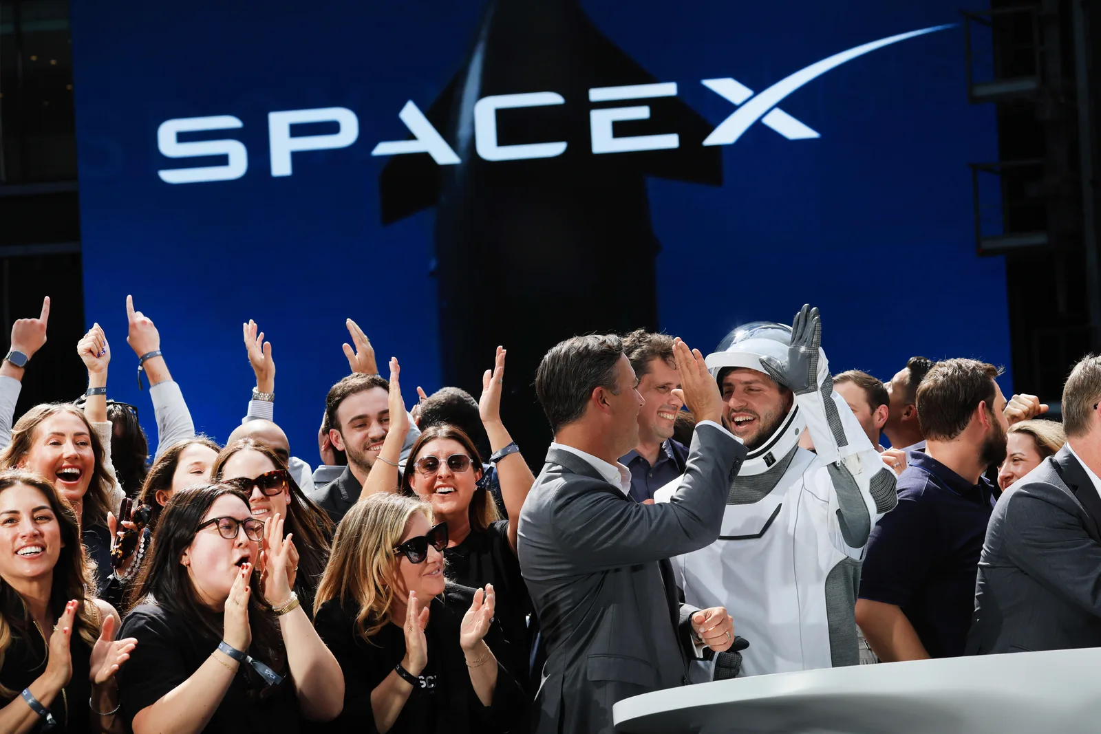 SpaceX Shares Surge 37% Following IPO and Reports of Cursor Acquisition