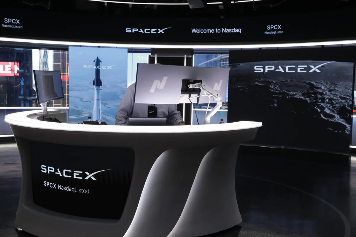 SpaceX Shares Surge After Trading Debut, Then Decline Amid Investor Caution