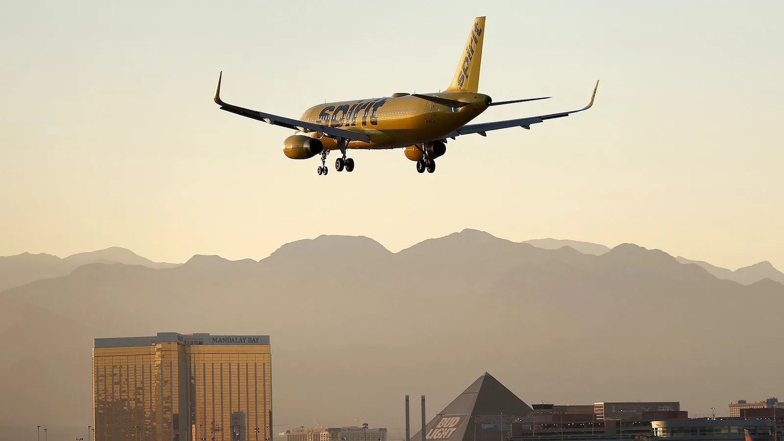 Spirit Airlines Shuts Down Operations After Government Bailout Talks Collapse
