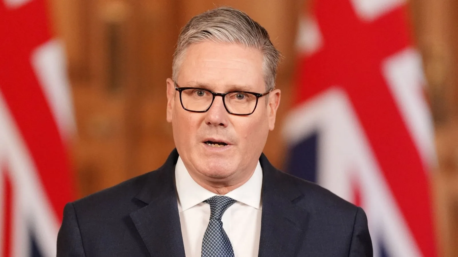 Starmer responds cautiously as US-Iran strikes lead to Middle East flight cancellations